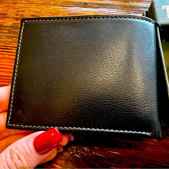 Timberland black leather wallet. - Picture 4 of 6